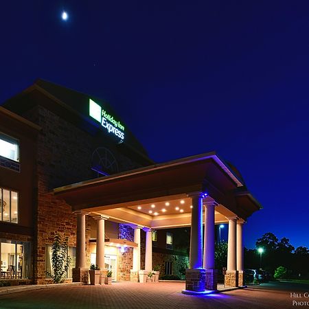 Holiday Inn Express & Suites Fredericksburg By Ihg Экстерьер фото