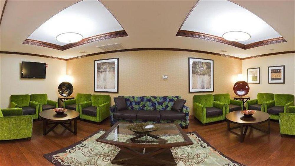 Holiday Inn Express & Suites Fredericksburg By Ihg Экстерьер фото