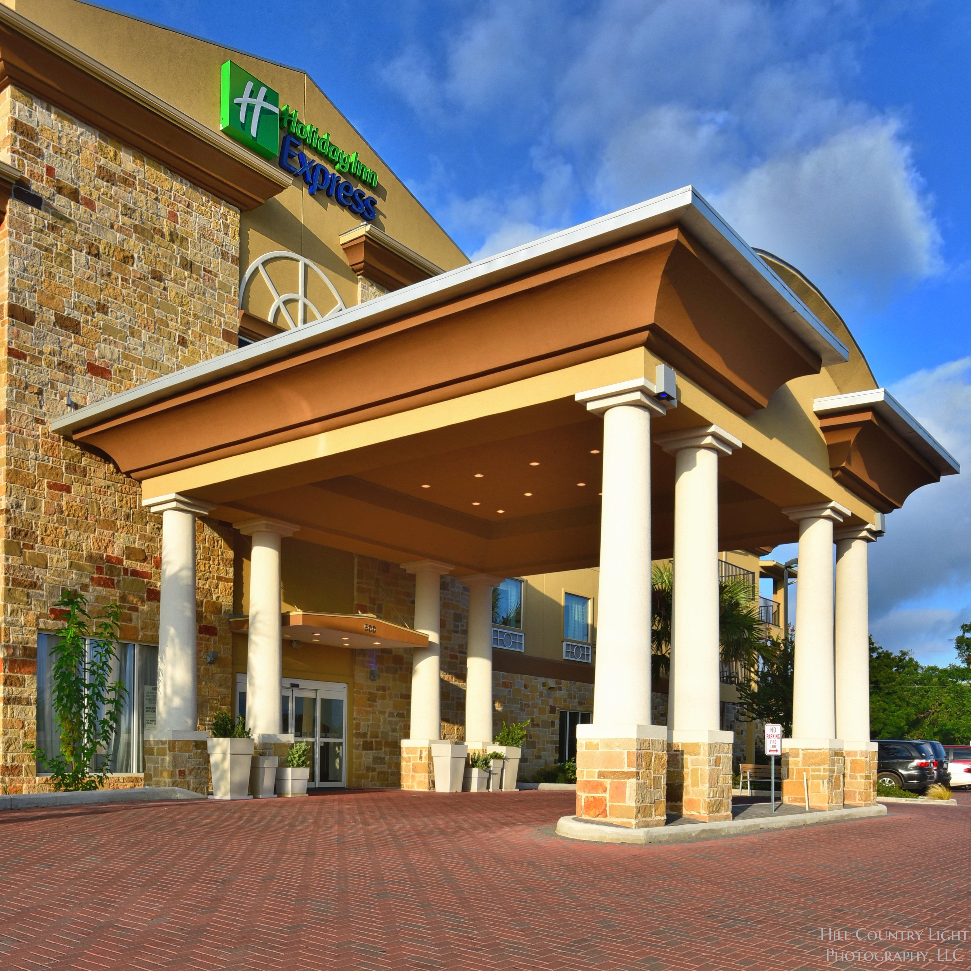 Holiday Inn Express & Suites Fredericksburg By Ihg Экстерьер фото