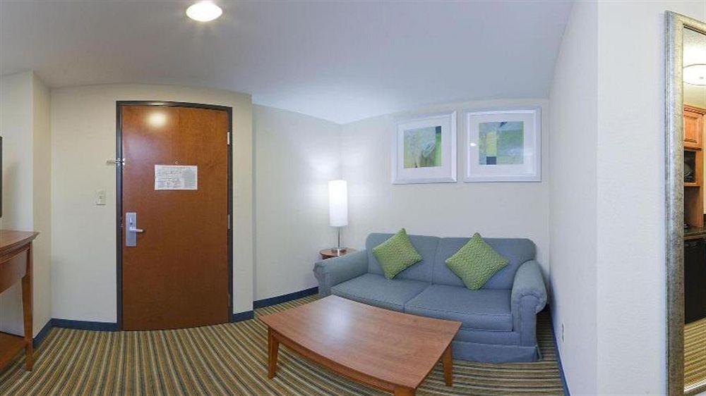 Holiday Inn Express & Suites Fredericksburg By Ihg Экстерьер фото
