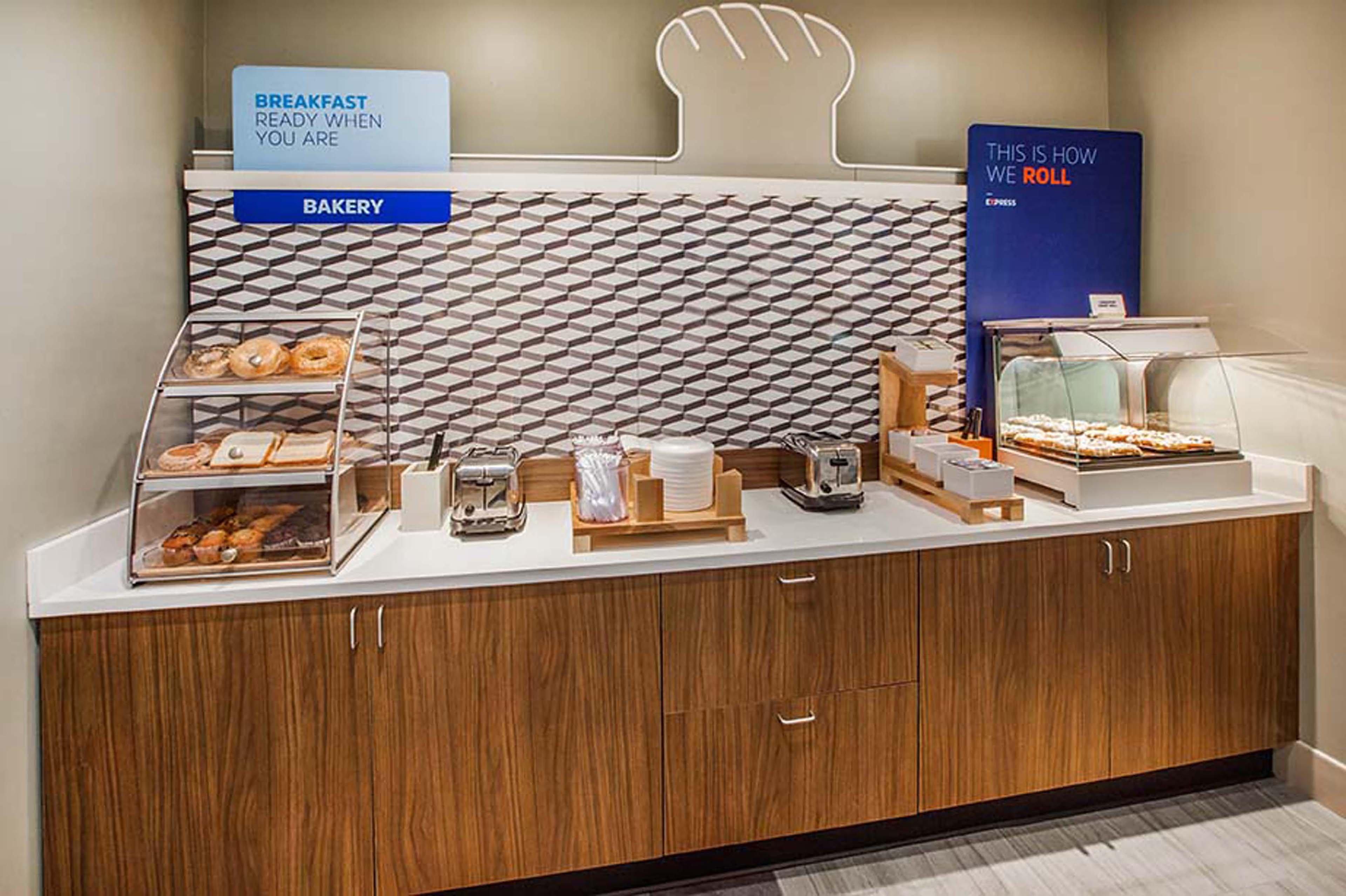 Holiday Inn Express & Suites Fredericksburg By Ihg Экстерьер фото