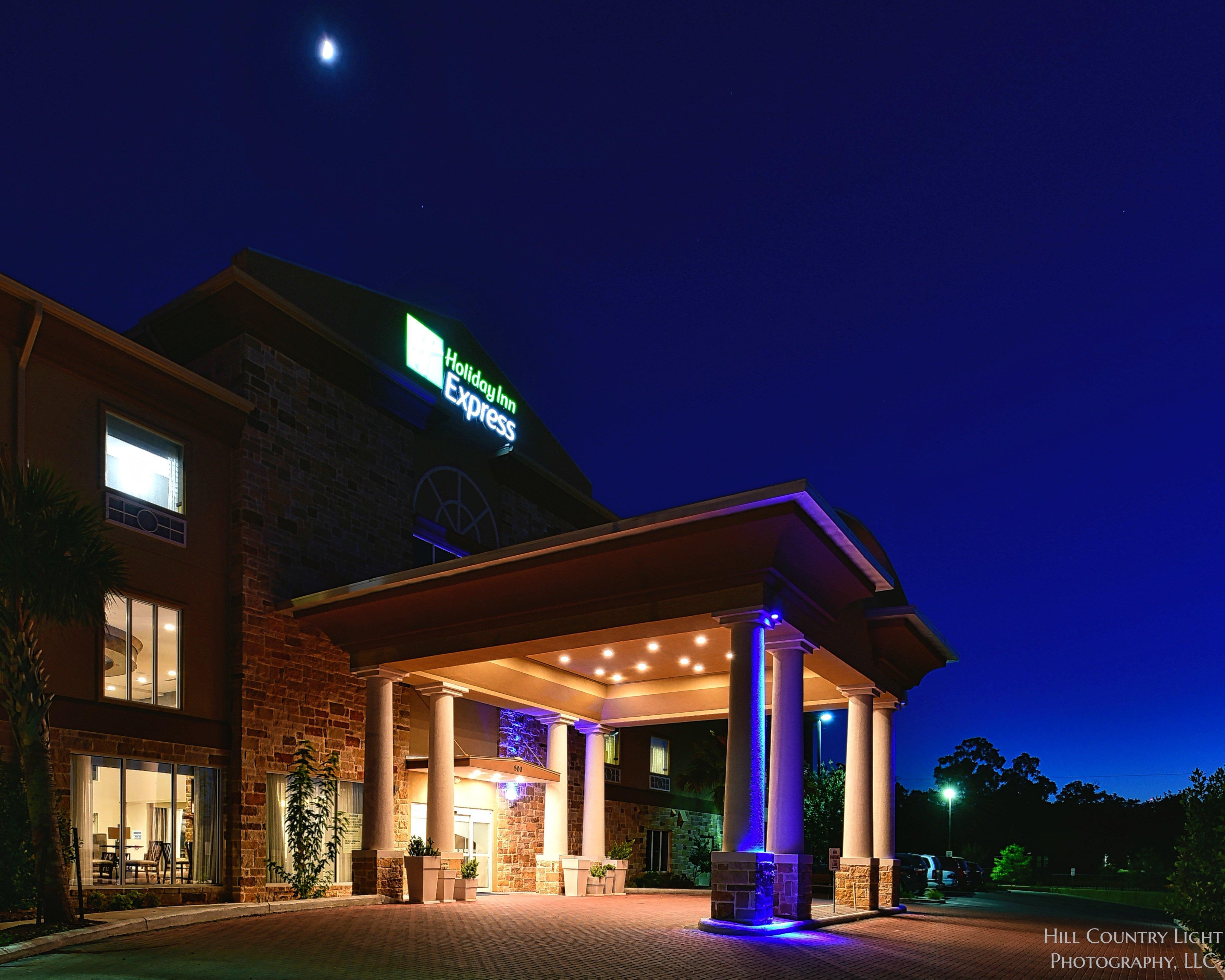 Holiday Inn Express & Suites Fredericksburg By Ihg Экстерьер фото