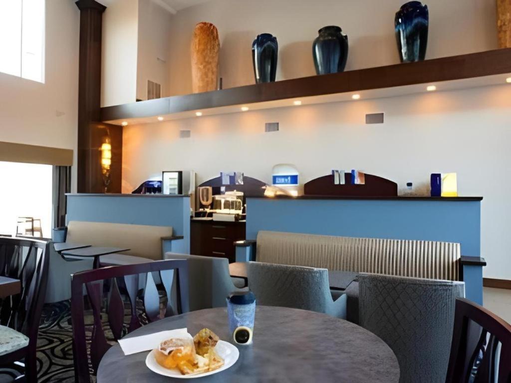 Holiday Inn Express & Suites Fredericksburg By Ihg Экстерьер фото