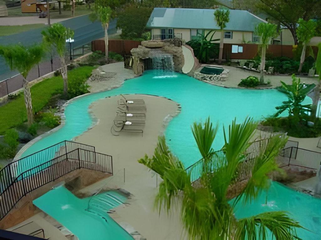 Holiday Inn Express & Suites Fredericksburg By Ihg Экстерьер фото