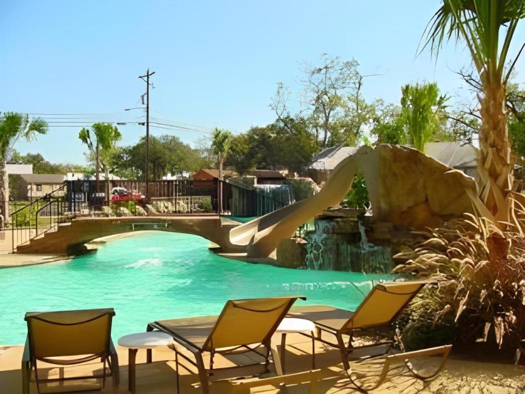 Holiday Inn Express & Suites Fredericksburg By Ihg Экстерьер фото