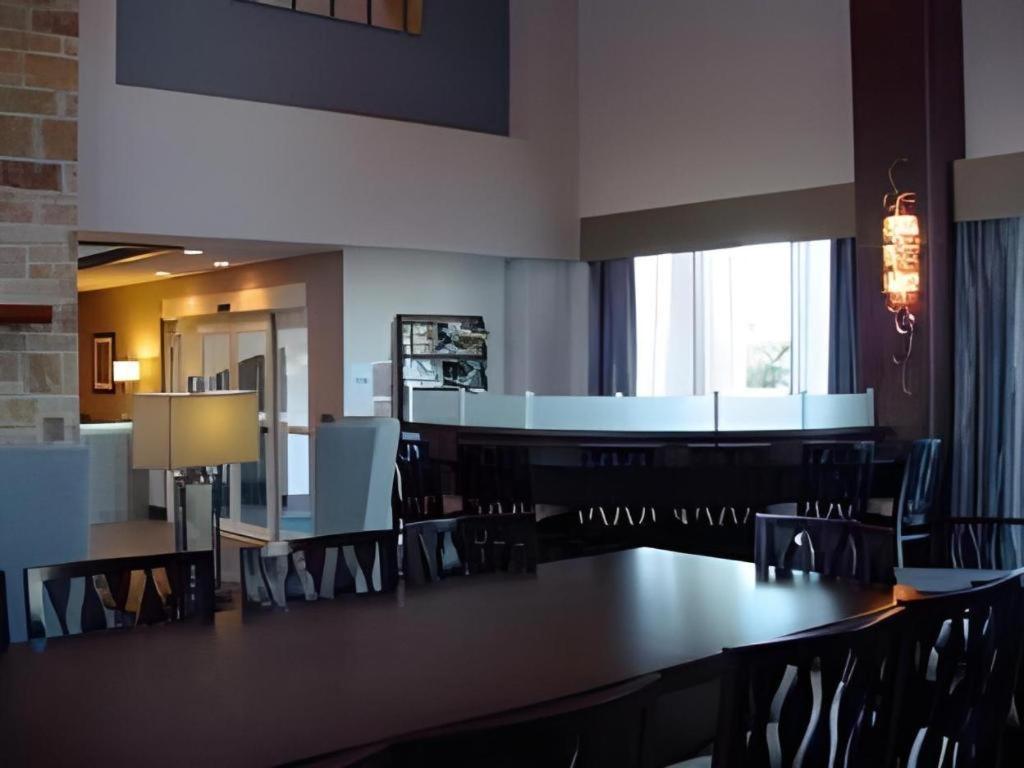 Holiday Inn Express & Suites Fredericksburg By Ihg Экстерьер фото