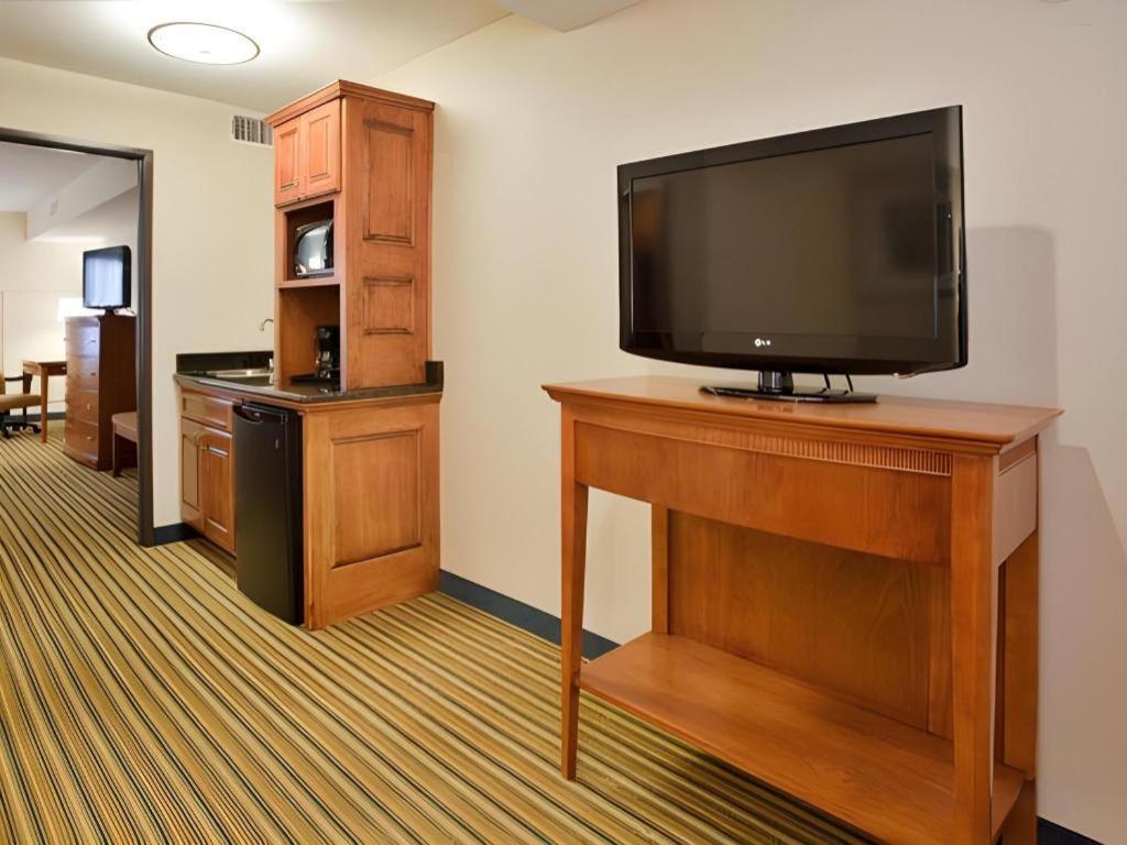 Holiday Inn Express & Suites Fredericksburg By Ihg Экстерьер фото