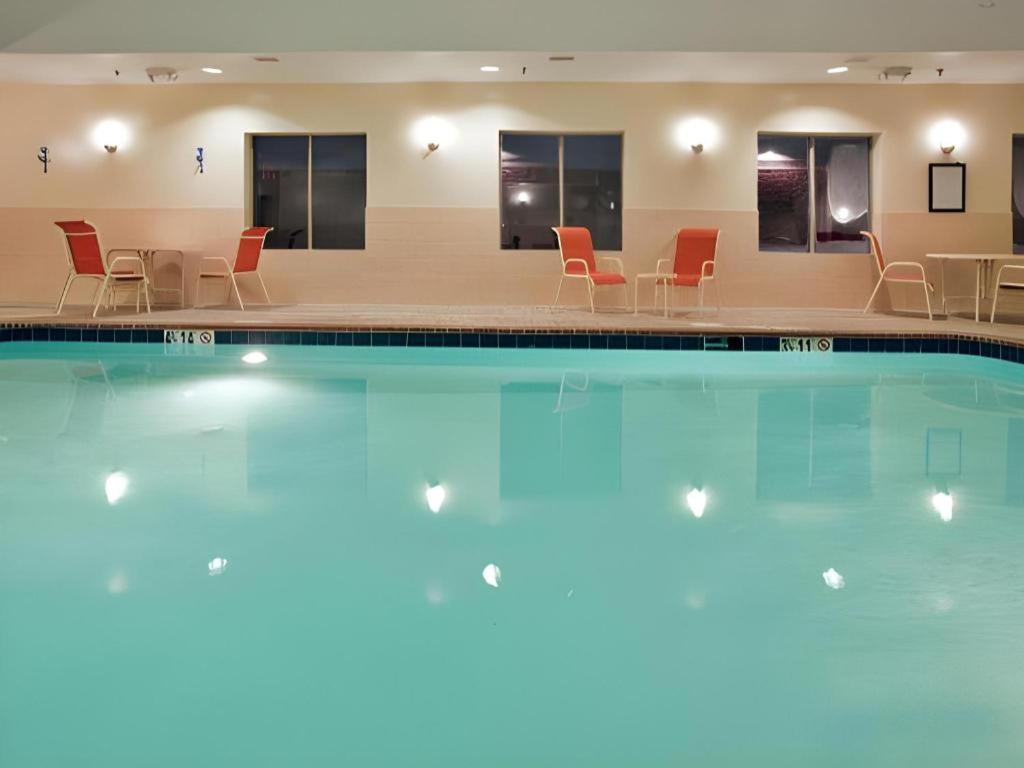 Holiday Inn Express & Suites Fredericksburg By Ihg Экстерьер фото