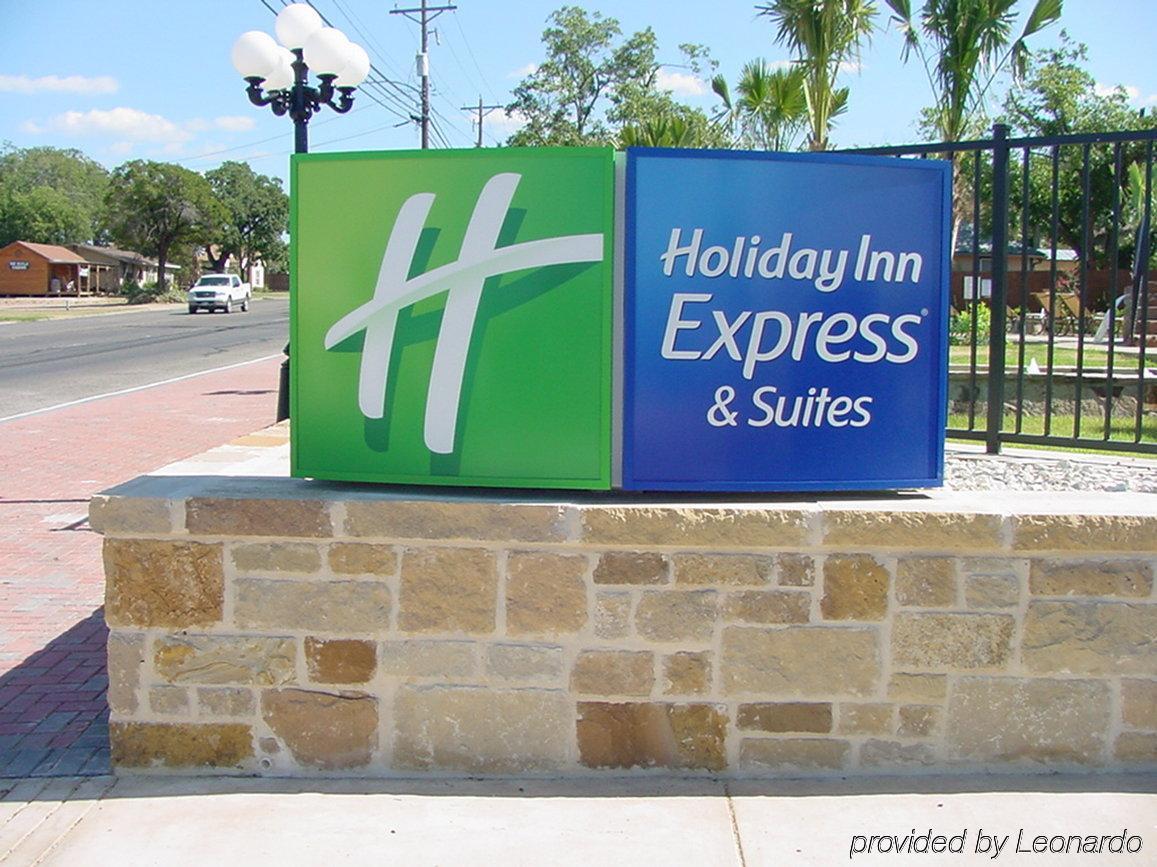 Holiday Inn Express & Suites Fredericksburg By Ihg Экстерьер фото