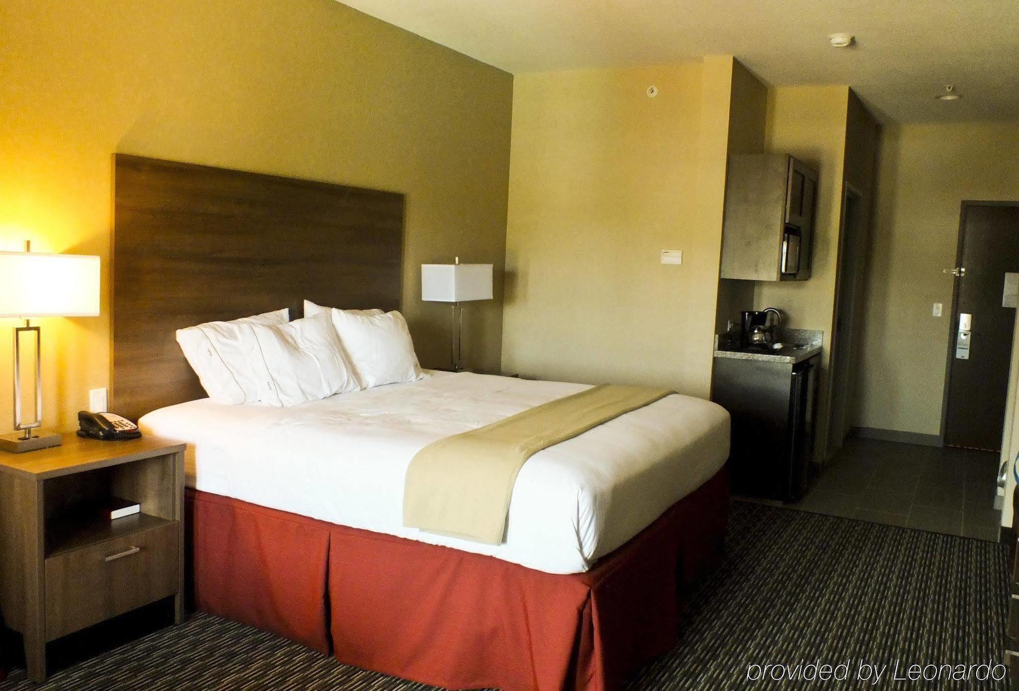 Holiday Inn Express & Suites Fredericksburg By Ihg Номер фото